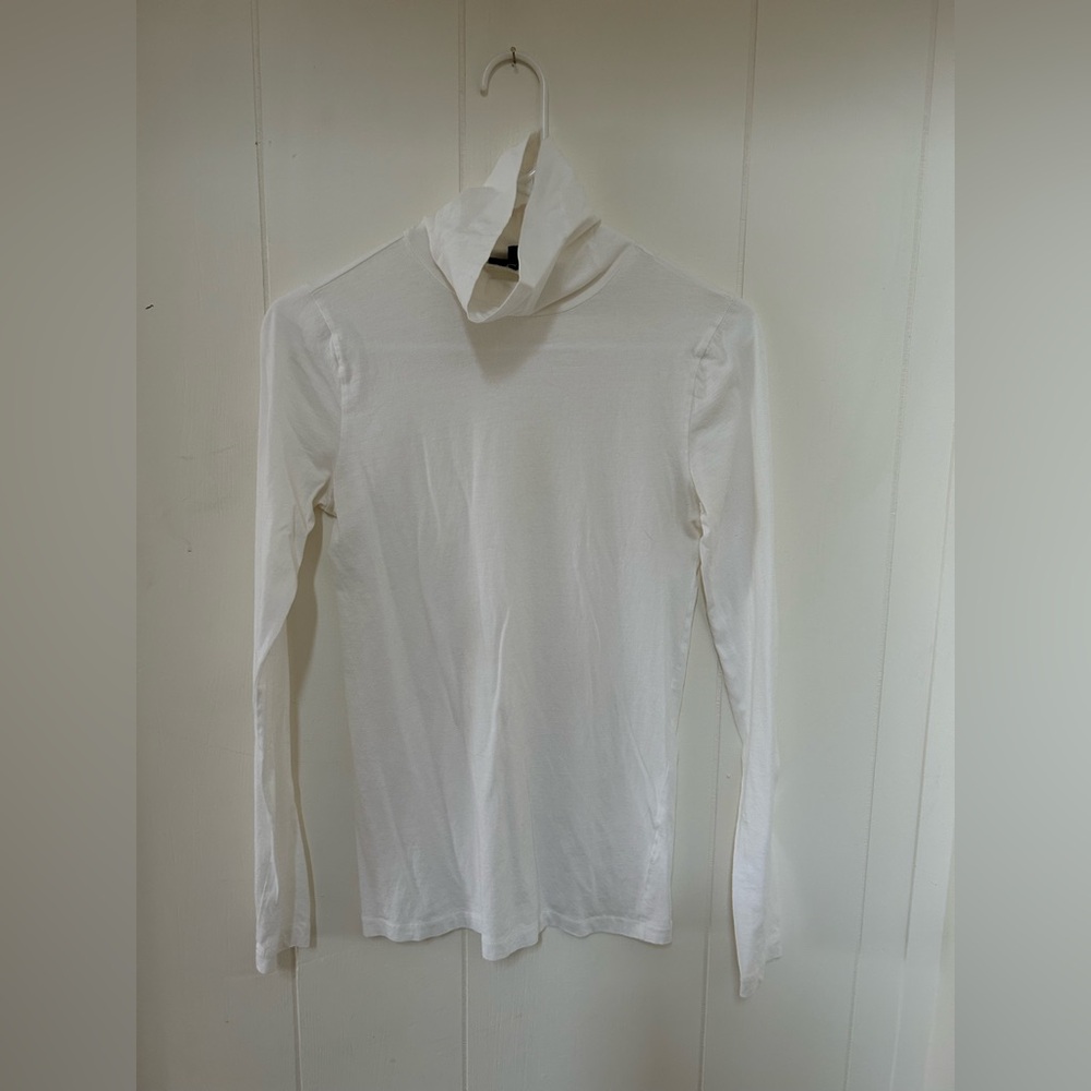 White cotton turtleneck tshirt